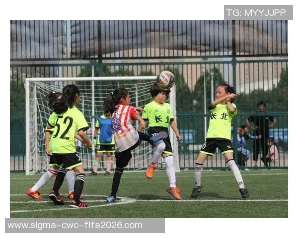 温雅足球宝贝的魅力之旅揭秘她在绿茵场上的风采与人生故事